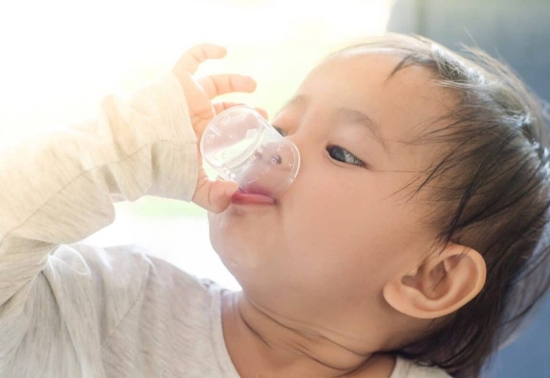 Nhiều bà mẹ nhầm lẫn men vi sinh và men tiêu hóa khiến bổ sung sai cách cho trẻ